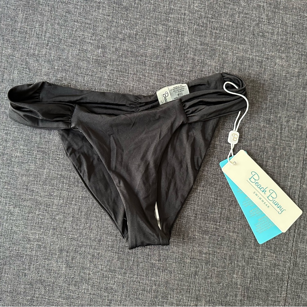 Beach Bunny NWT size small swim bottom